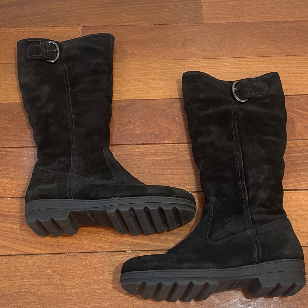 LA CANADIENNE SHERLING LINED BLACK SUEDE BOOTS 
Size 9.5